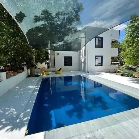 Hotel Sakliderebutikotel Edremit (Balikesir)