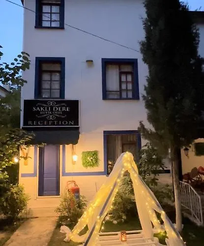 Sakliderebutikotel فندق ادرميت